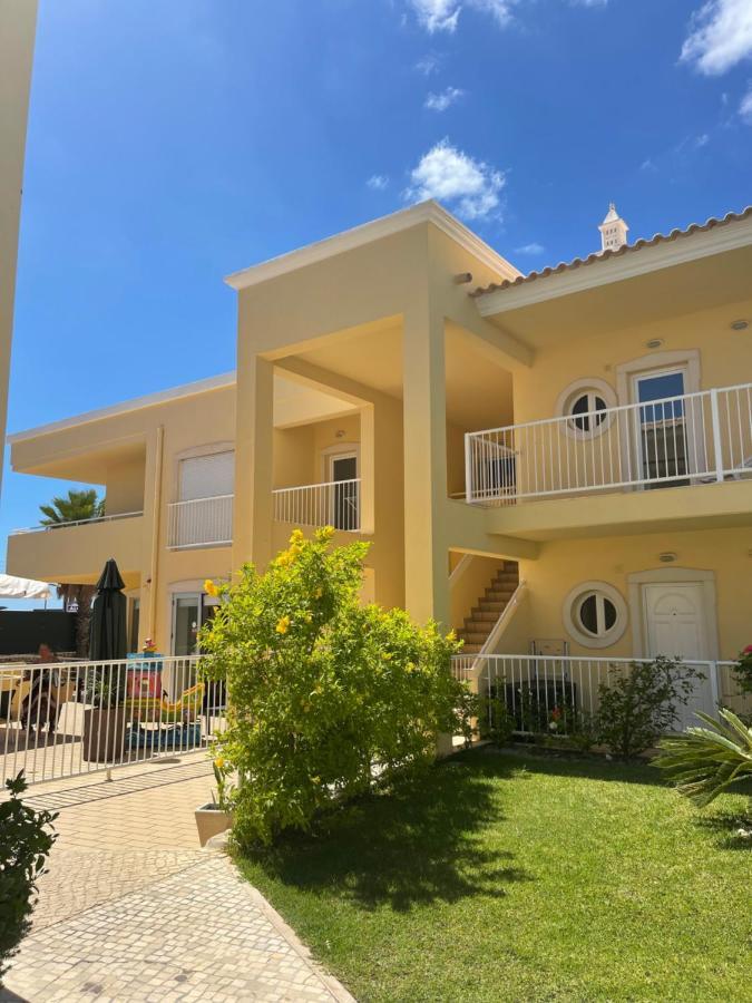 2 Bedrooms Apartment Vale Parra Praia Da Gale In A Privat Condominio جويا المظهر الخارجي الصورة